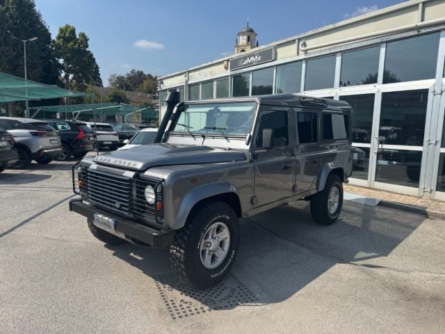 Land Rover Defender 110 2.4 TD4 Station Wagon SE, del 2007, 211.800 km, in vendita a Cuneo (CN)