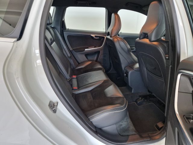 Volvo XC60 VOLVO XC60 D3 Geartronic R-design - foto 4 di 4