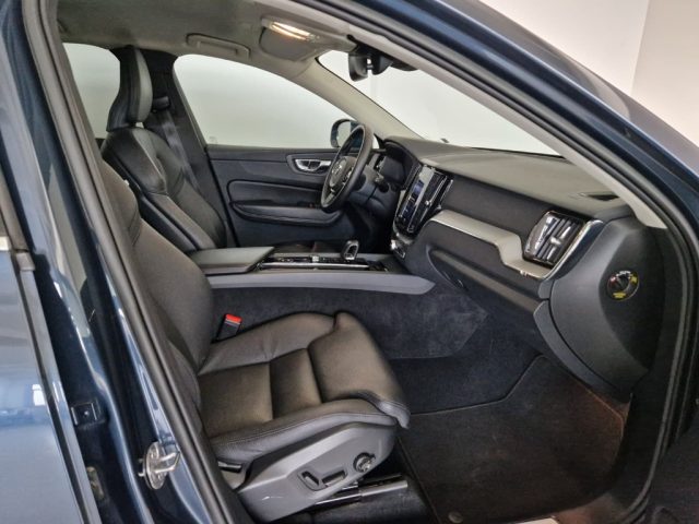 Volvo XC60 B4 (d) automatico Plus Bright - foto 4 di 4