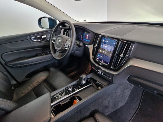 Volvo XC60 B4 (d) automatico Plus Bright - foto 3 di 4