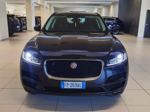 Jaguar F-Pace 2.0 D 180 CV aut. Pure - foto 2 di 4
