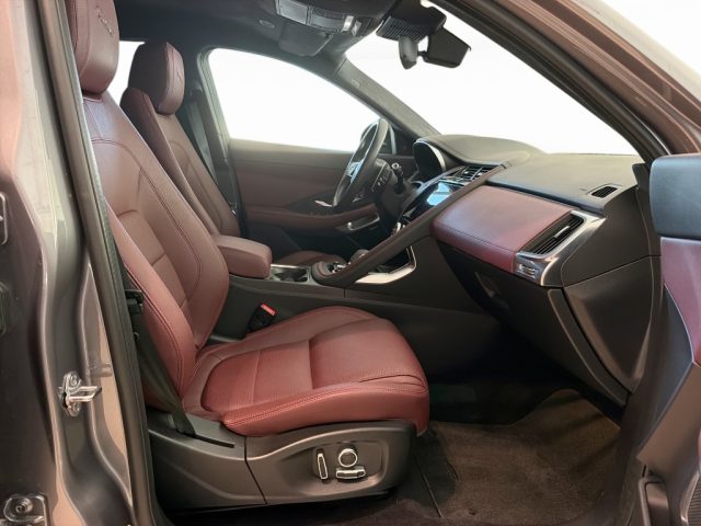 Jaguar E-Pace 2.0D I4 163 CV AWD Auto R-Dynamic SE - foto 3 di 4