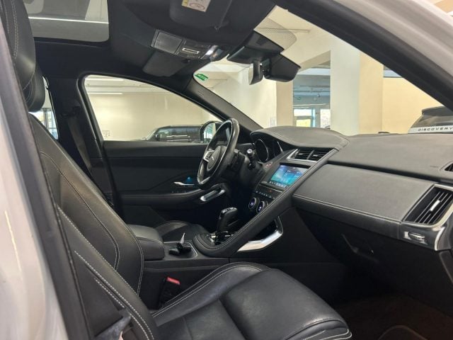 Jaguar E-Pace 2.0D 150 CV AWD aut. R-Dynamic S - foto 3 di 4