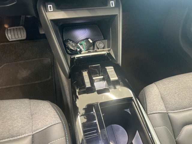 Citroen C4 PureTech 130 S&S EAT8 Shine - foto 3 di 4