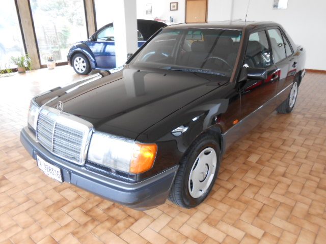 Mercedes-Benz 200 E cat STORICA! usato a NERVESA DELLA BATTAGLIA
