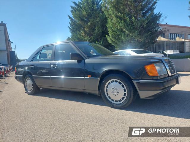 Mercedes-Benz 200 E cat ISCRITTA ASI, del 1990, 98.500 km, in vendita a Vitulazio (CE)
