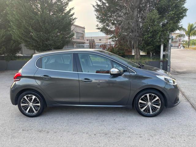 Peugeot 208 1° serie BlueHDi 75 5 porte Allure - foto 3 di 4