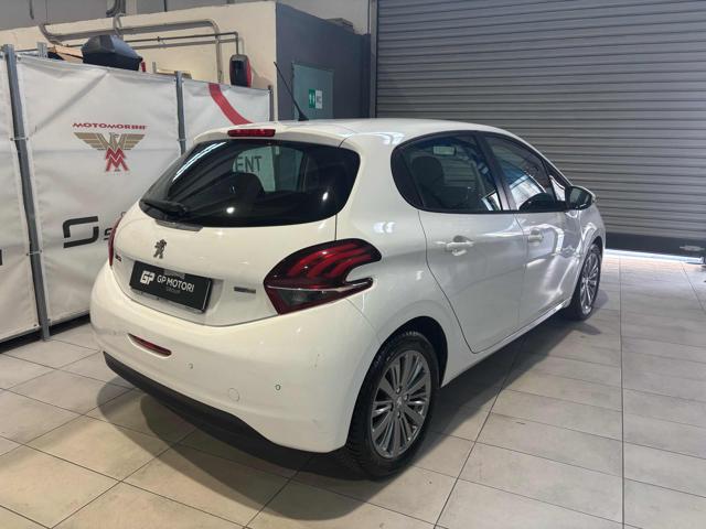 Peugeot 208 1° serie PureTech 82 5 porte Active, del 2016, 98.642 km, in vendita a Vitulazio (CE)