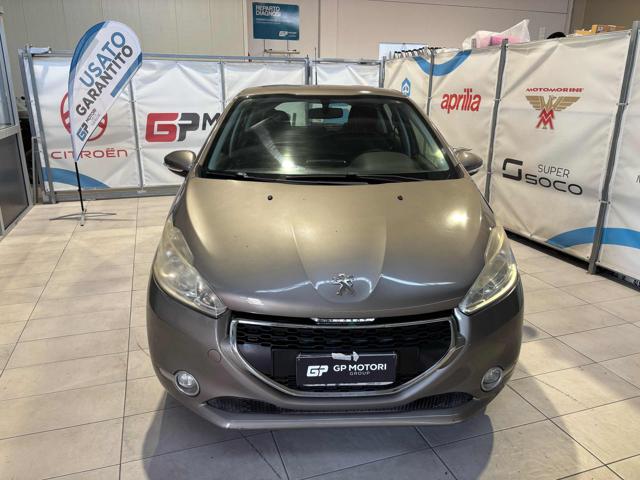 Peugeot 208 1.4 8V HDi 68CV 5p. Allure, del 2012, 109.321 km, in vendita a Vitulazio (CE)