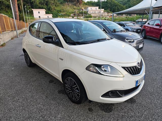 Lancia Ypsilon 1.0 FireFly 5 porte S&S Hybrid Gold - foto 3 di 4