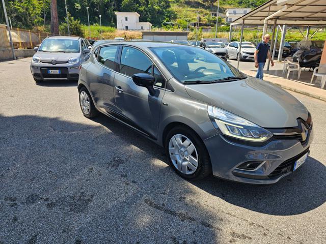 Renault Clio dCi 8V 75 CV 5 porte Moschino Zen - foto 3 di 4