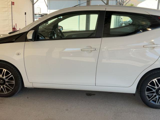 Toyota Aygo Connect 1.0 VVT-i 72 CV 5 porte x-play - foto 3 di 4