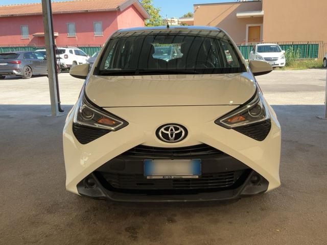 Toyota Aygo Connect 1.0 VVT-i 72 CV 5 porte x-play - foto 2 di 4