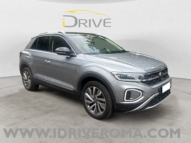 Volkswagen T-Roc T-Roc 1.0 tsi Style 110cv BICOLORE "SILVER ", del 2023, 32.000 km, in vendita a Roma (RM)