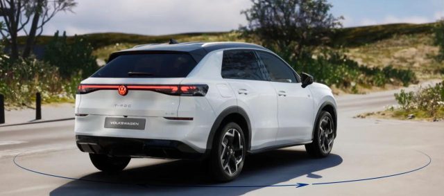 Volkswagen T-Roc 1.5 eTSI ACT 150 CV DSG R-Line - foto 4 di 4