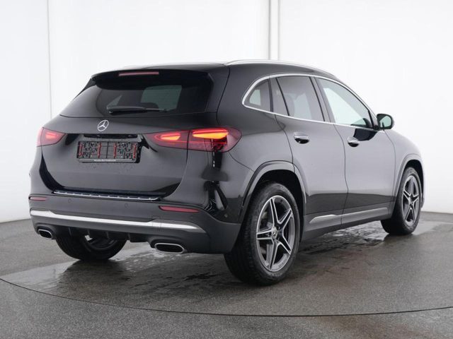 Mercedes-Benz GLA 180 Automatic AMG Line Premium - foto 3 di 4