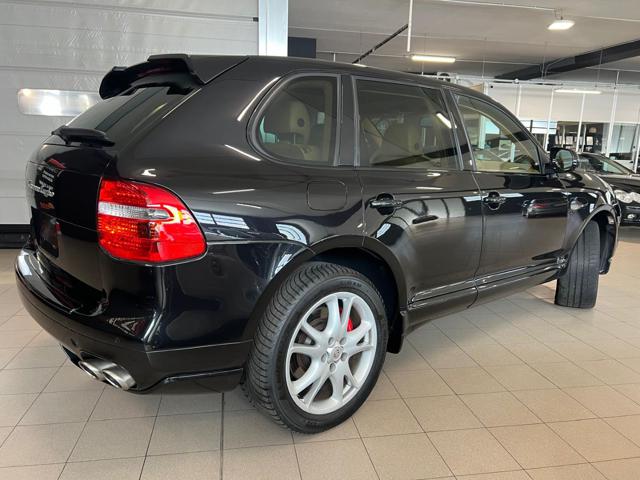 Porsche Cayenne 4.8 Turbo - foto 3 di 4