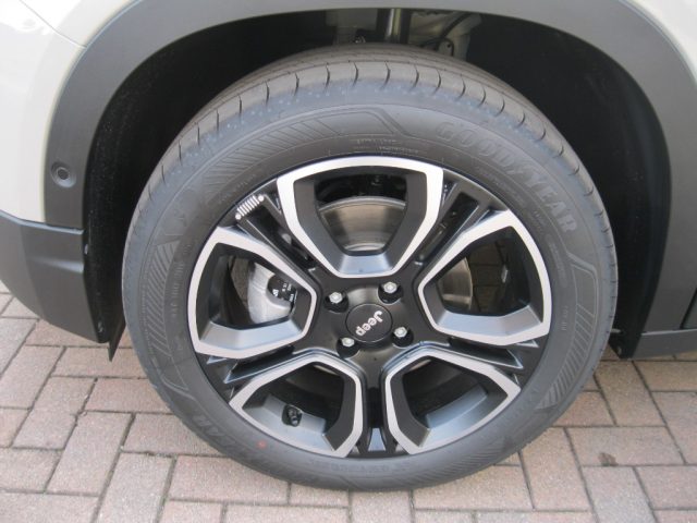 Jeep Avenger 1.2 Turbo 100 CV MHEV Summit - foto 3 di 4