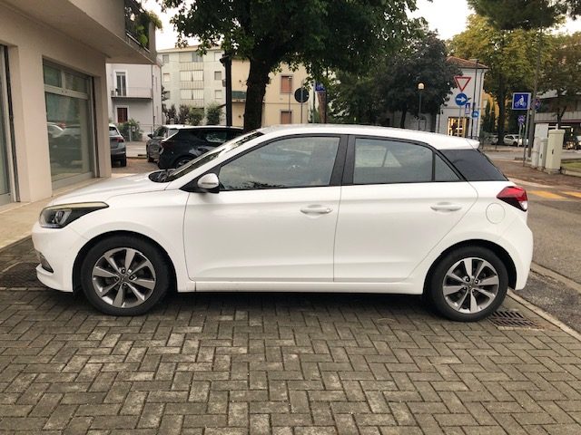 Hyundai i20 1.2 84 CV 5 porte Comfort - foto 3 di 20