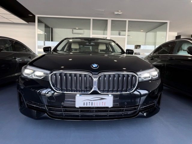 BMW 520 d 190CV 48V BERLINA CERCHI DA 20 - foto 2 di 4