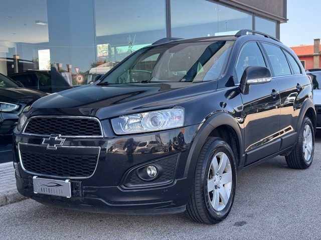 Chevrolet Captiva 2.2 VCDi 163CV 7 POSTI 2WD LT usato a SANTA MARIA DI SALA