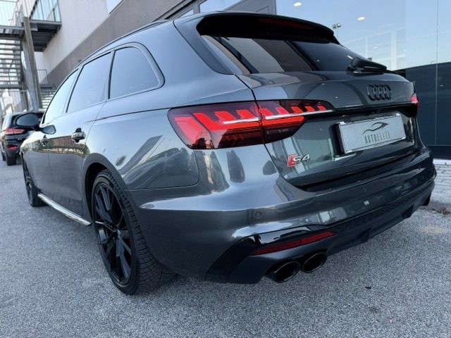 Audi S4 Avant TDI 347cv Black Edition sport attitude - foto 3 di 4