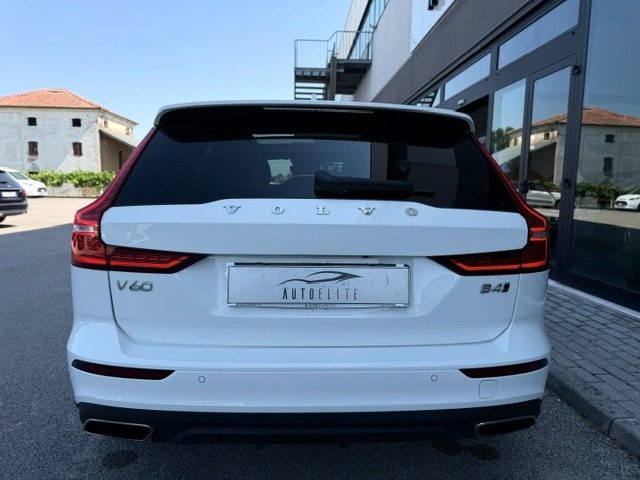 Volvo V60 Cross Country B4 (d) AWD 197CV TETTO ARIBILE/R20 - foto 4 di 4