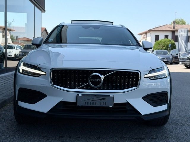 Volvo V60 Cross Country B4 (d) AWD 197CV TETTO ARIBILE/R20 - foto 2 di 4