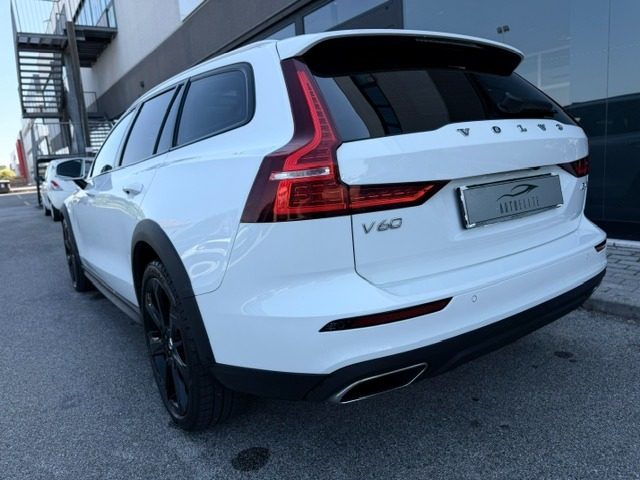 Volvo V60 Cross Country B4 (d) AWD 197CV TETTO ARIBILE/R20 - foto 3 di 4