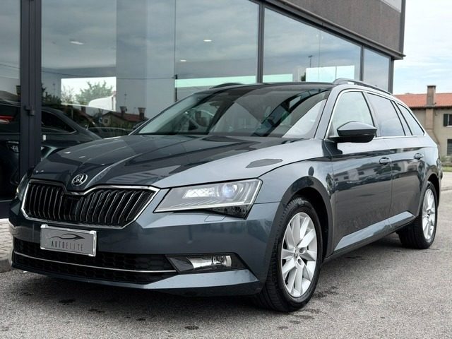 Skoda Superb 2.0 TDI 150CV DSG Wagon Style usato a SANTA MARIA DI SALA