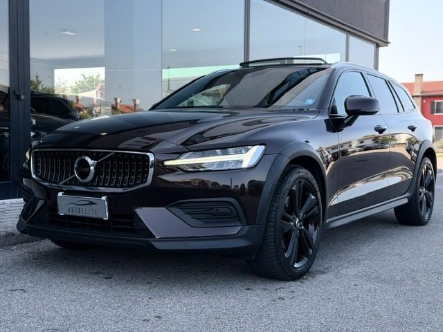 Volvo V60 Cross Country D4 AWD 190CV Geartronic *TETTO APRIBILE usato a SANTA MARIA DI SALA