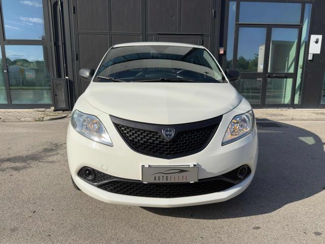 Lancia Ypsilon 1.2 69 CV 5 porte Platinum - foto 2 di 4