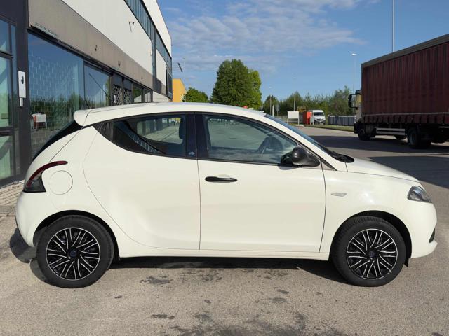 Lancia Ypsilon 1.2 69 CV 5 porte Platinum - foto 4 di 4