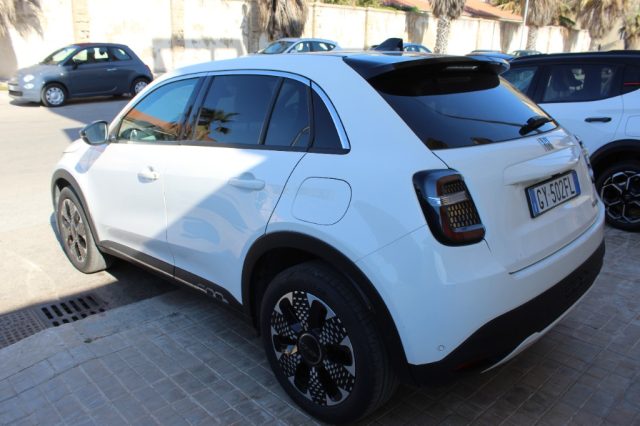 Fiat 600 Hybrid 100 CV DCT MHEV La Prima - foto 3 di 4