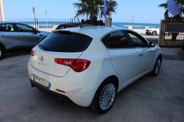 Alfa Romeo Giulietta 2.0 JTDm-2 140 CV Distinctive - foto 4 di 4