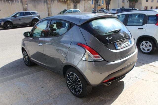 Lancia Ypsilon 1.0 FireFly 5 porte S&S Hybrid Gold - foto 3 di 4