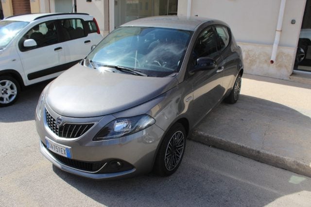 Lancia Ypsilon 1.0 FireFly 5 porte S&S Hybrid Gold - foto 2 di 4
