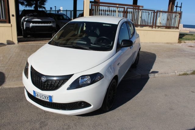 Lancia Ypsilon 1.0 FireFly 5 porte S&S Hybrid Silver, del 2023, 92.612 km, in vendita a Trapani (TP)