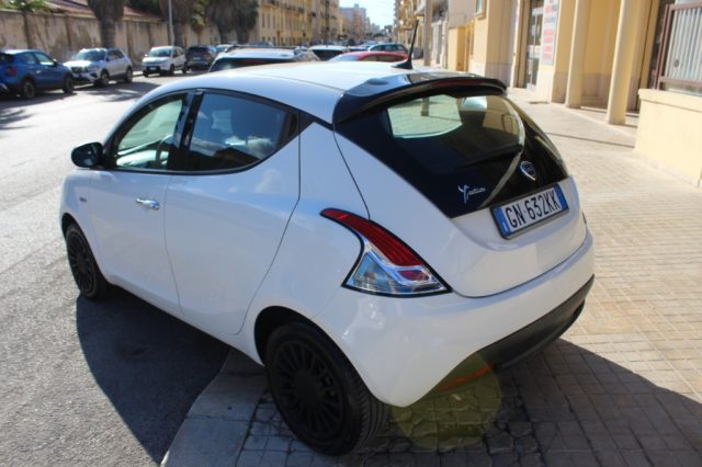 Lancia Ypsilon 1.0 FireFly 5 porte S&S Hybrid Silver - foto 4 di 4