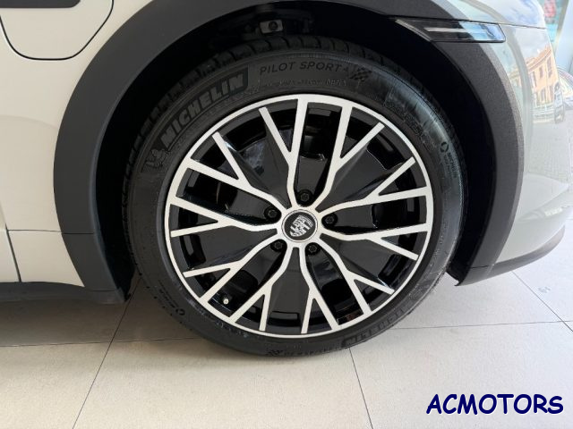 Porsche Taycan 4 Cross Turismo, del 2022, 97.500 km, in vendita a Savona (SV)