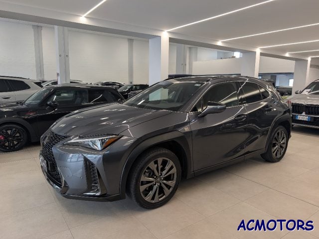 Lexus UX 250h UX Hybrid 4WD Design, del 2023, 49.000 km, in vendita a Savona (SV)