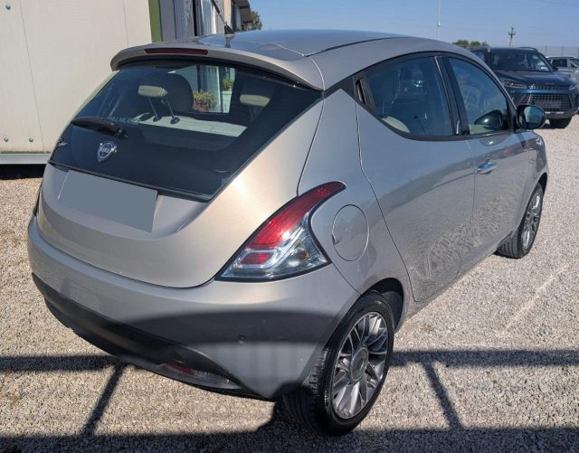 Lancia Ypsilon 1.2 69 CV 5 porte S&S Platinum - foto 3 di 4