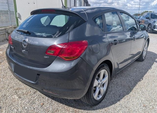 Opel Astra 1.7 CDTI 110CV 5 porte Cosmo - foto 4 di 4