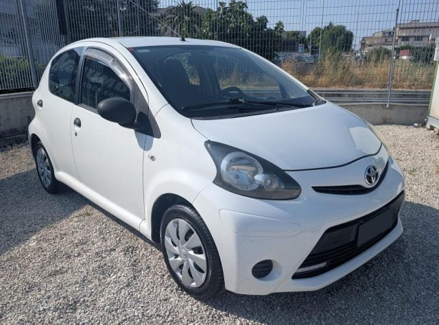 Toyota Aygo 1.0 12V VVT-i 5 porte Active Connect - TAGLIANDATA - foto 2 di 4