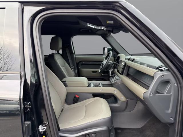 Land Rover Defender 110 D250 X-DYNAMIC SE PANORAMA BLACK PACK - foto 3 di 4