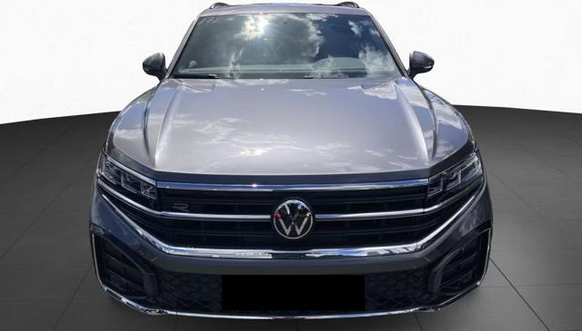 Volkswagen Touareg 3.0 TDI R-LINE PANORAMA ACC - foto 2 di 4