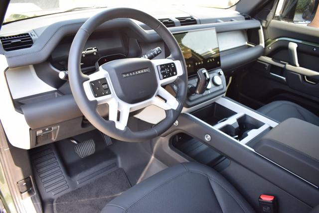 Land Rover Defender 110 D250 S BLACK PACK PELLE 19 - foto 4 di 4