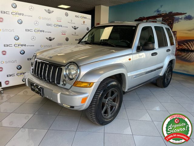 Jeep Cherokee 2.8 CRD Autom. * GANCIO TRAINO, del 2005, 219.315 km, in vendita a Mesagne (BR)