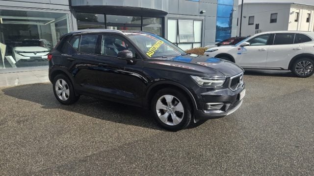 Volvo XC40 T4 Geartronic Momentum - foto 2 di 4
