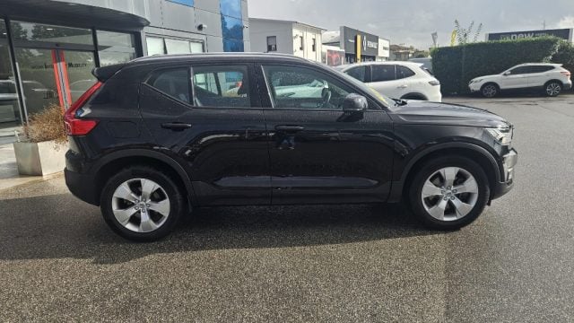 Volvo XC40 T4 Geartronic Momentum - foto 3 di 4
